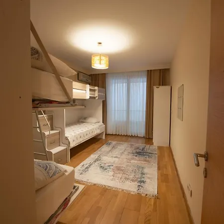 Apartmán Three Bedroom Duplex With Large Terrace *