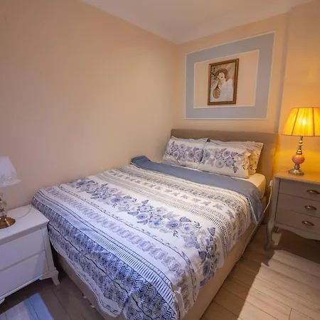 아파트 Three Bedroom Duplex With Large Terrace 이스탄불