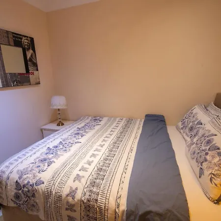 公寓 Three Bedroom Duplex With Large Terrace *