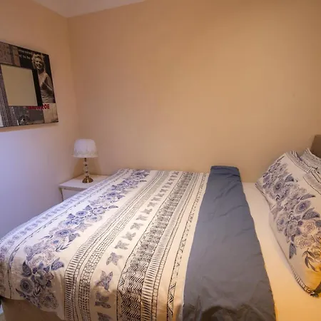 شقة Three Bedroom Duplex With Large Terrace *