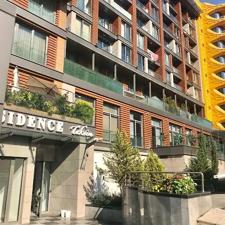 Three Bedroom Duplex With Large Terrace *