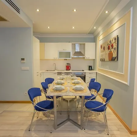 Three Bedroom Duplex With Large Terrace * 이스탄불