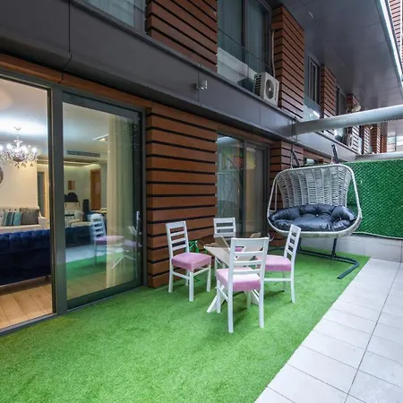 아파트 Three Bedroom Duplex With Large Terrace 이스탄불