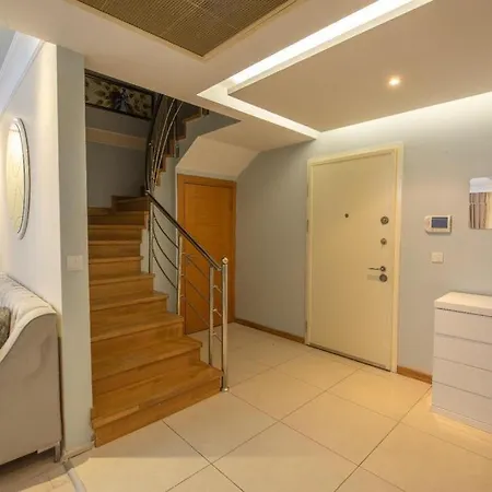 Three Bedroom Duplex With Large Terrace 아파트 이스탄불