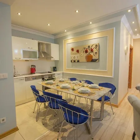 Three Bedroom Duplex With Large Terrace 이스탄불