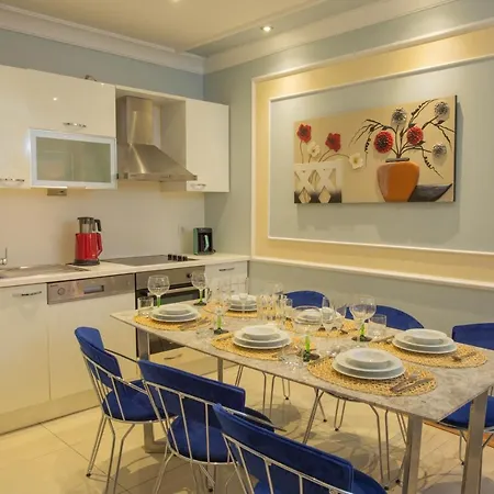 Three Bedroom Duplex With Large Terrace Apartment